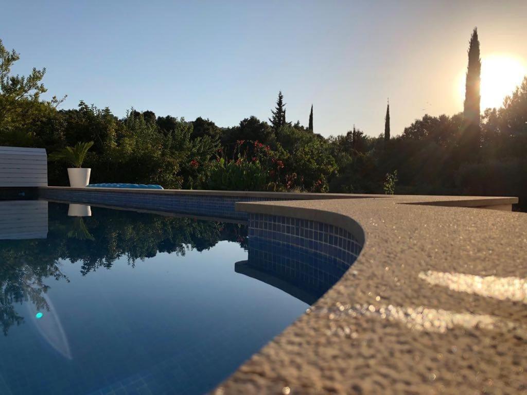 Villa Milagro - 3 Bedroom Style With Pool Near Golf Course/beaches - Air Cond. *