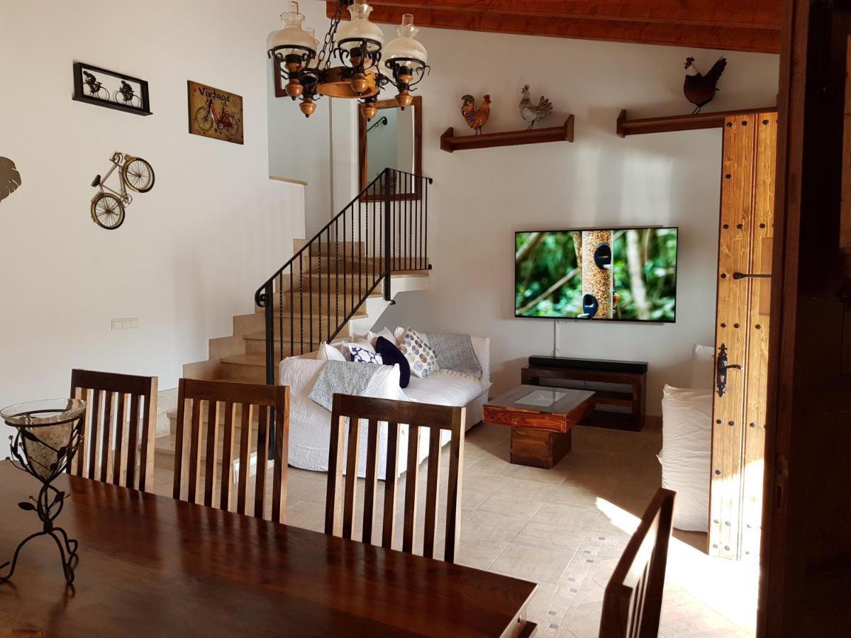 Villa Milagro - 3 Bedroom Style With Pool Near Golf Course/beaches - Air Cond.