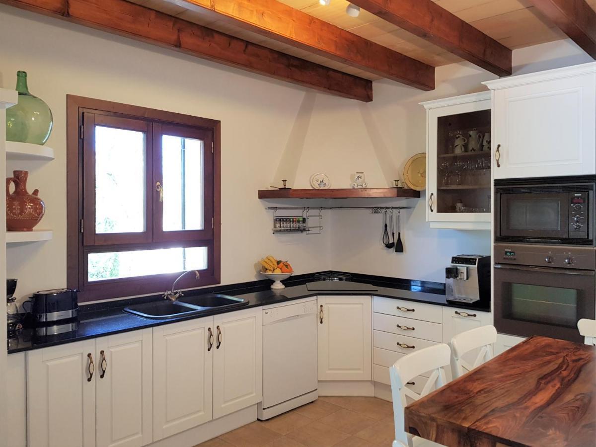 Villa Milagro - 3 Bedroom Style With Pool Near Golf Course/beaches - Air Cond.